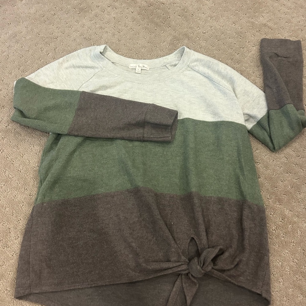 Nine Britton Light Gray Top